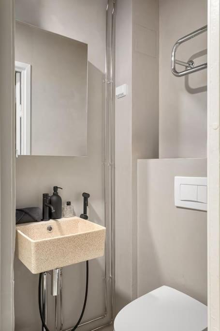 Harju 8 - Stylish - Minimalist - Location Apartment *
